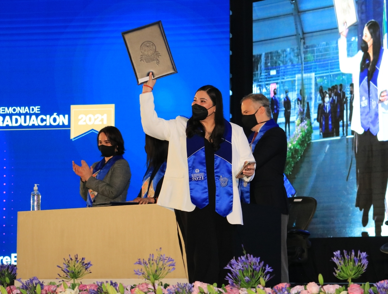 Graduandos y egresados de CDMX y Querétaro viven reencuentro en Graduación EGADE