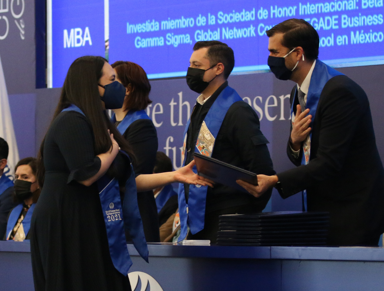 Se gradúa generación 2021 con ceremonia presencial en EGADE Monterrey 