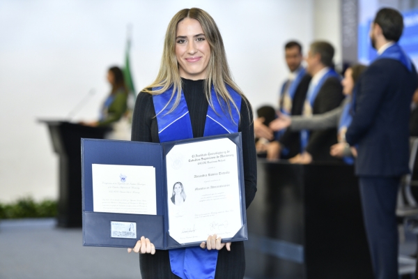 Alejandra Rovira en Graduación EGADE