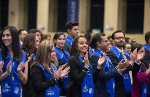 Se gradúan 384 nuevos líderes globales en negocios